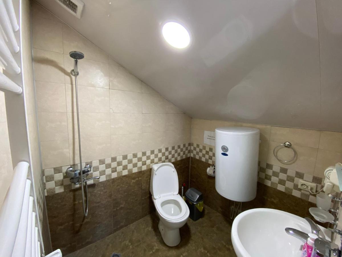 Manana Japaridze'S Guesthouse Mestia Ngoại thất bức ảnh