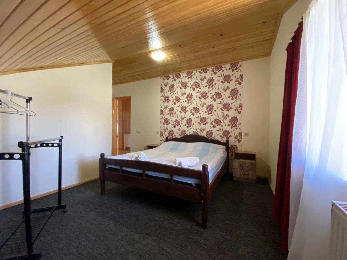 Manana Japaridze'S Guesthouse Mestia Ngoại thất bức ảnh