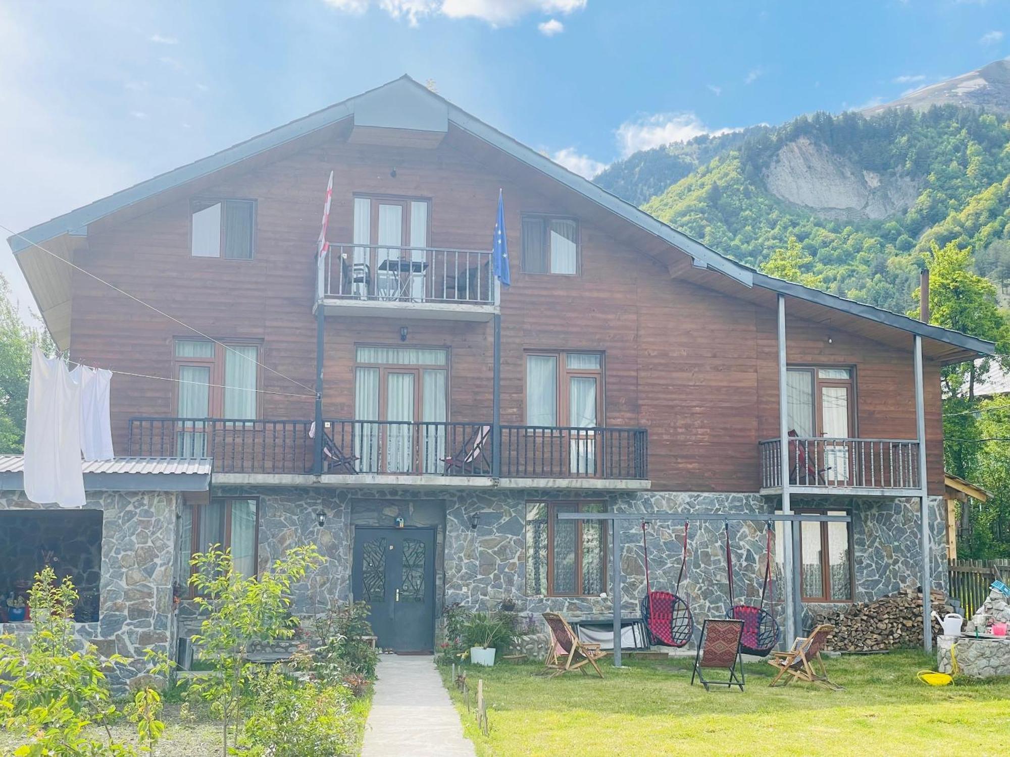 Manana Japaridze'S Guesthouse Mestia Ngoại thất bức ảnh