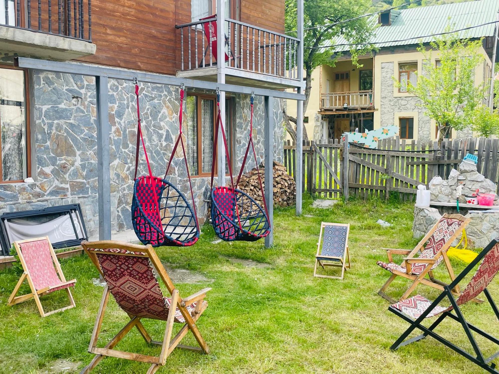 Manana Japaridze'S Guesthouse Mestia Ngoại thất bức ảnh