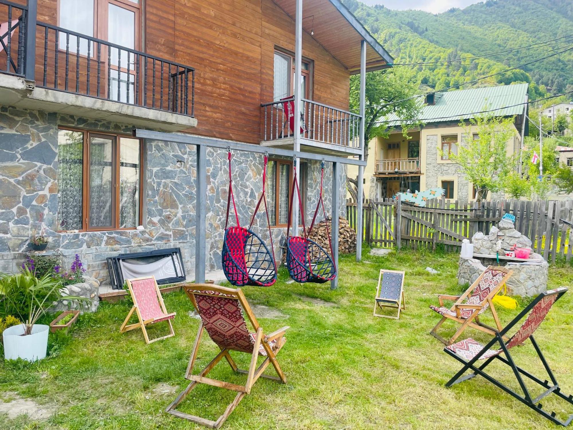 Manana Japaridze'S Guesthouse Mestia Ngoại thất bức ảnh
