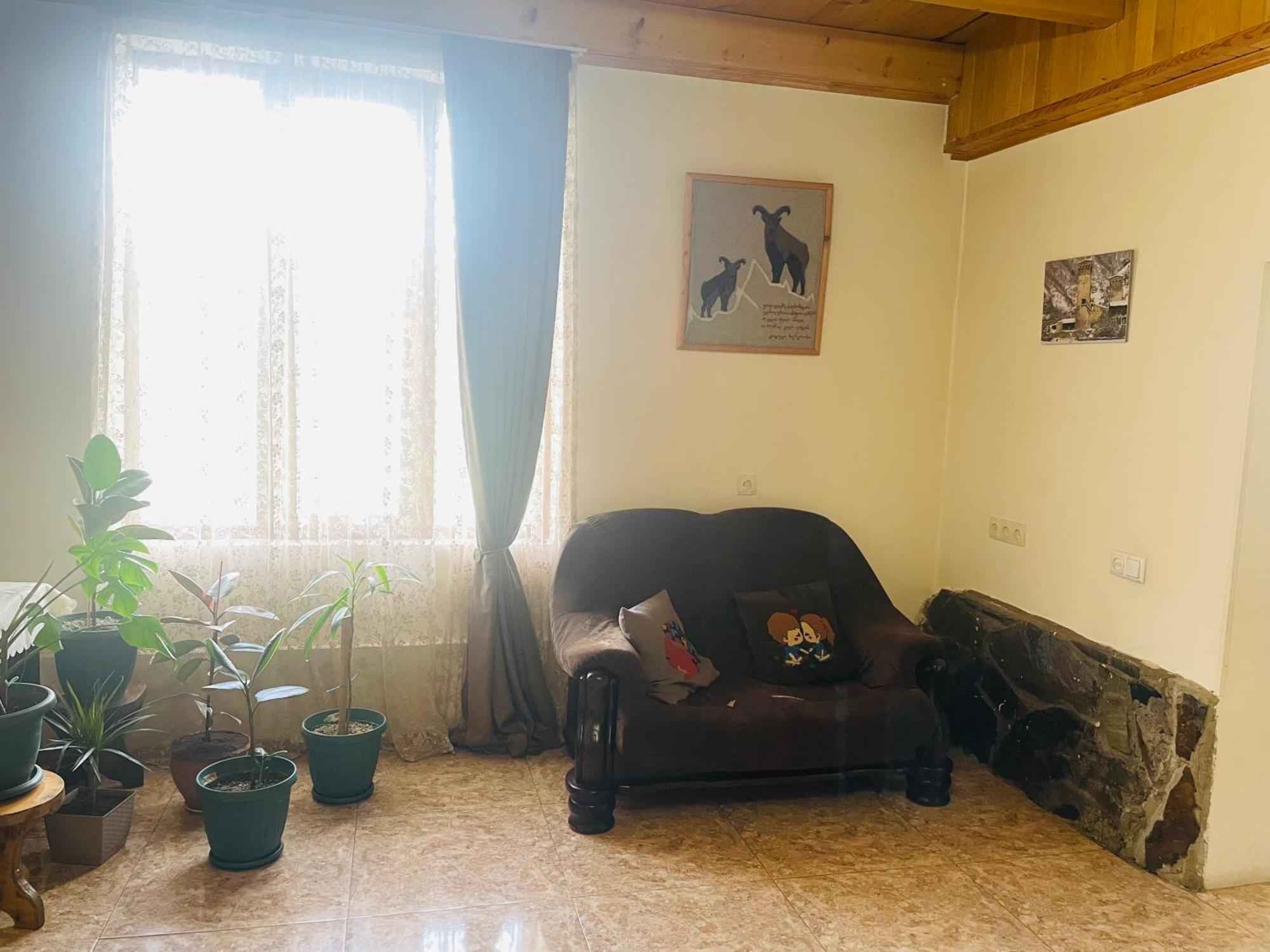 Manana Japaridze'S Guesthouse Mestia Ngoại thất bức ảnh