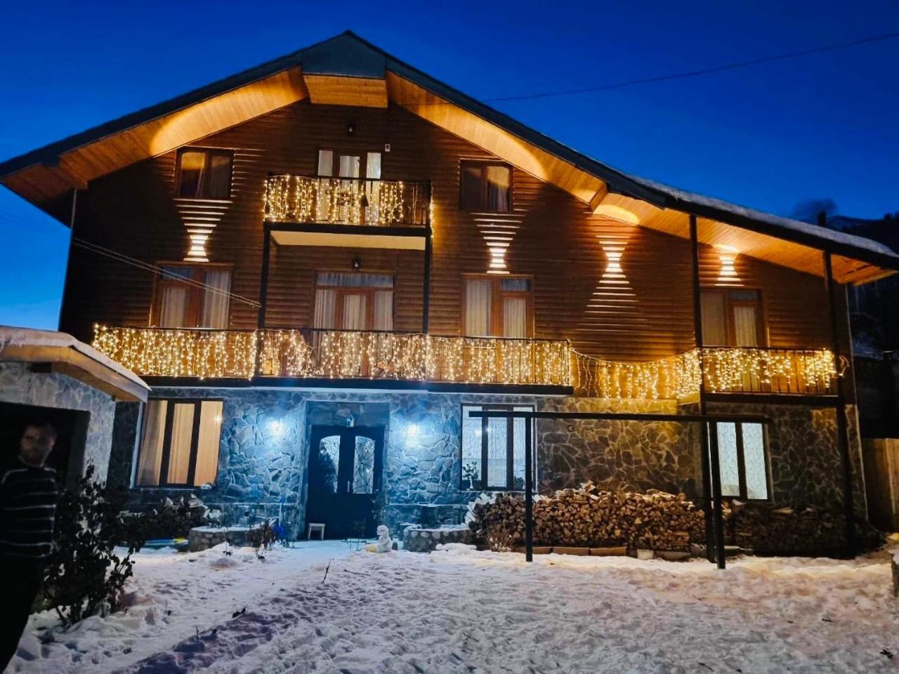Manana Japaridze'S Guesthouse Mestia Ngoại thất bức ảnh