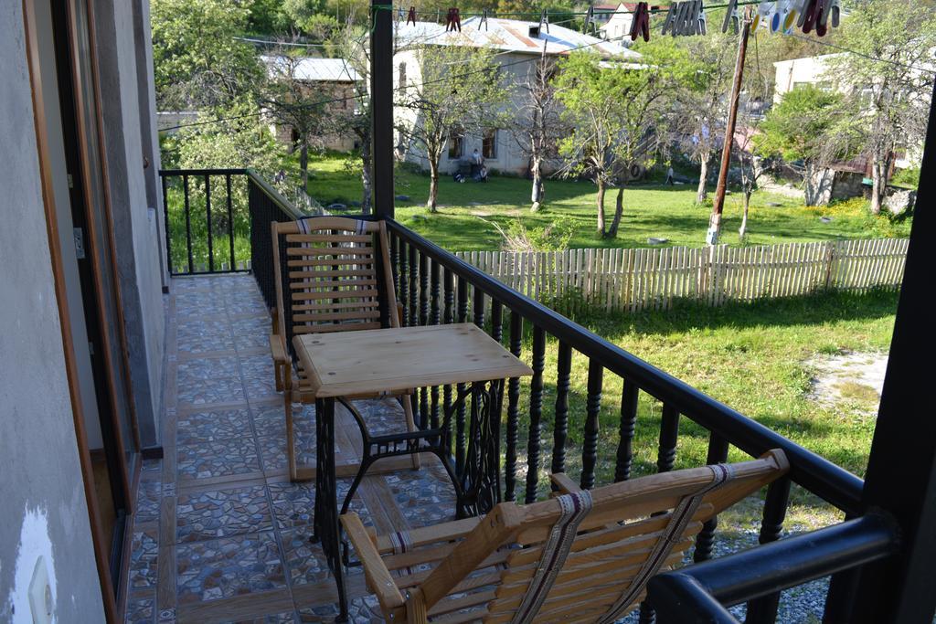 Manana Japaridze'S Guesthouse Mestia Ngoại thất bức ảnh